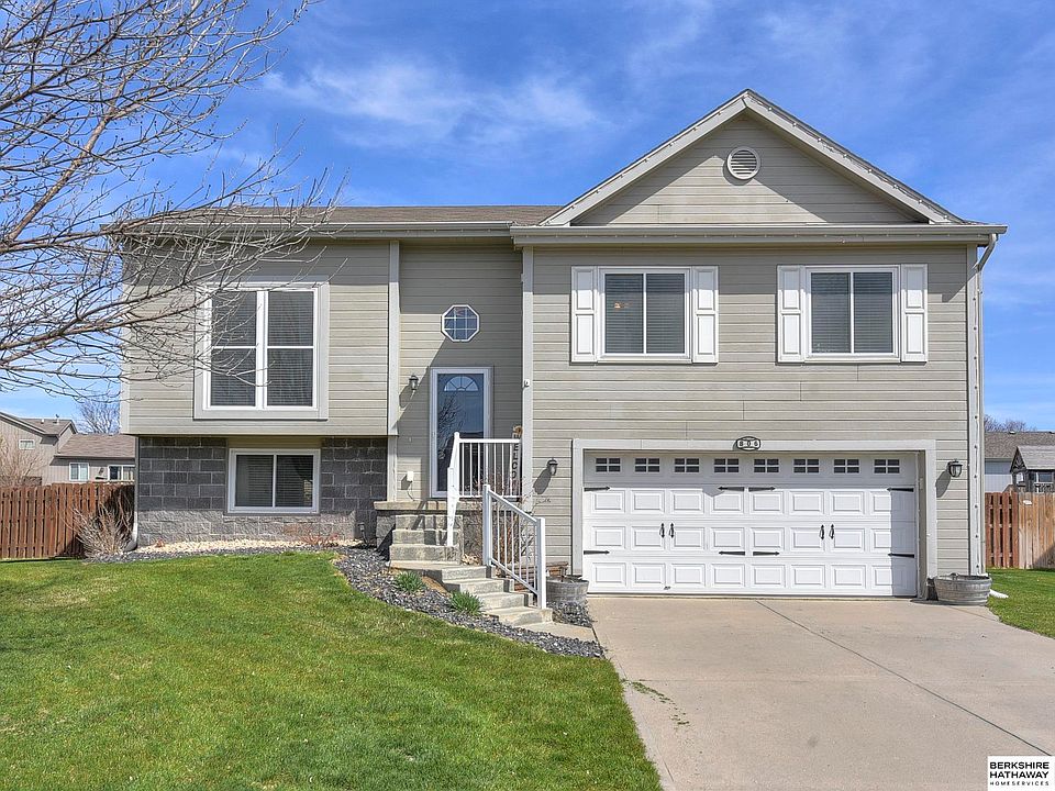1st image of 806 Clearwater Dr