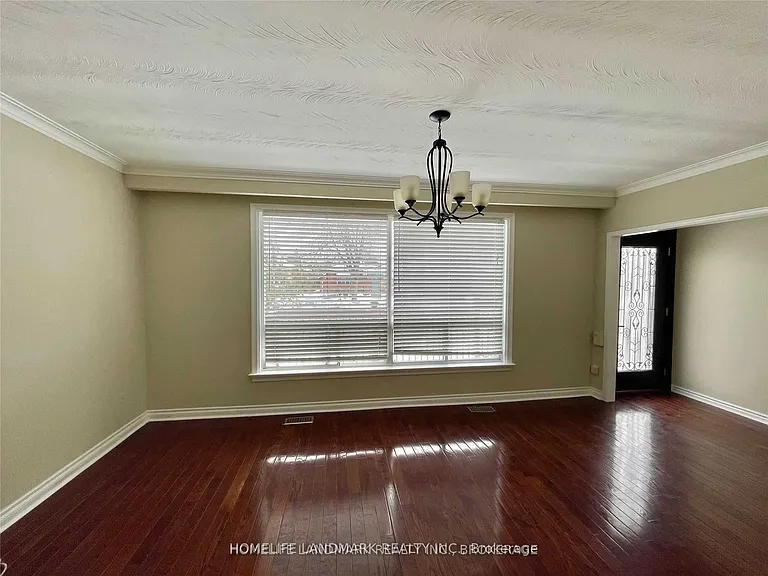 25 Edgemont Dr #UPPER — Photo 2