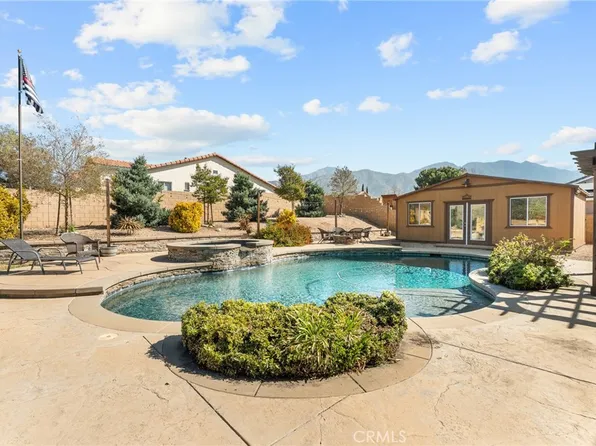 35316 Dry Creek Rd, Yucaipa, CA 92399