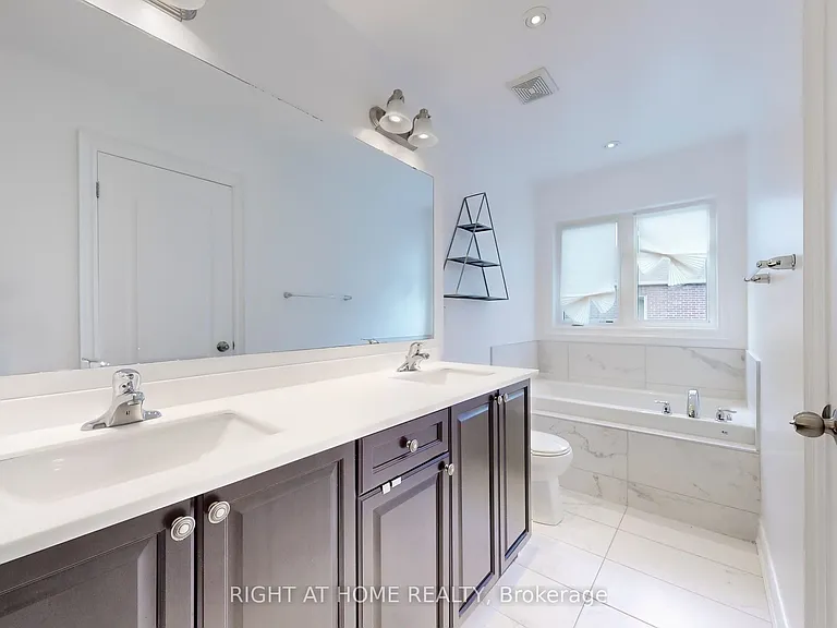 31 Lady Evelyn Cres — Photo 33