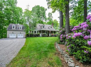 4 Terre Ln, Glen Gardner, NJ 08826