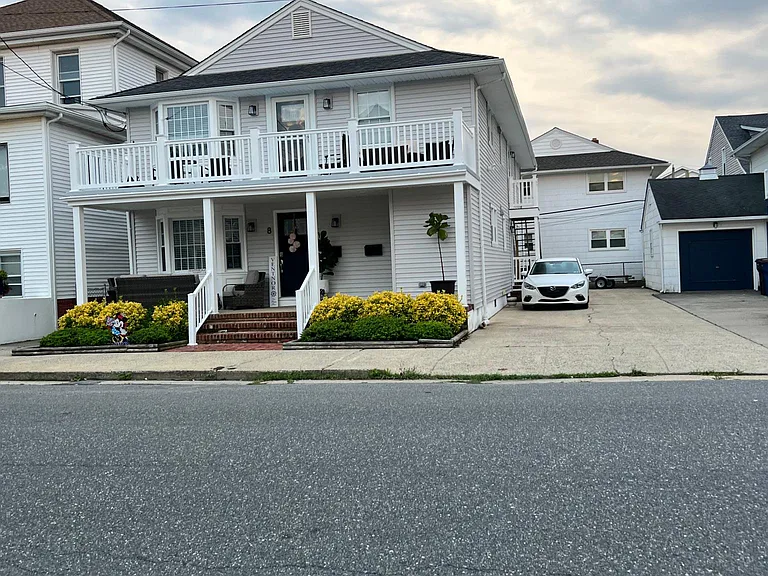 8 N Rosborough Ave #B — Photo 1