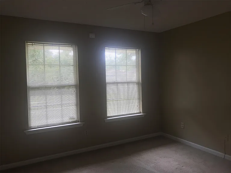 271 Bobbie St — Photo 11