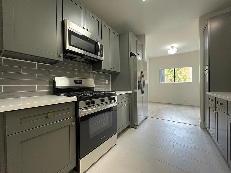 12840 Moorpark — Photo 4