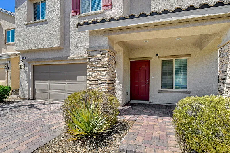 3 bed, 2.5 bath, 1868 sqft, $2,395 — Photo 3