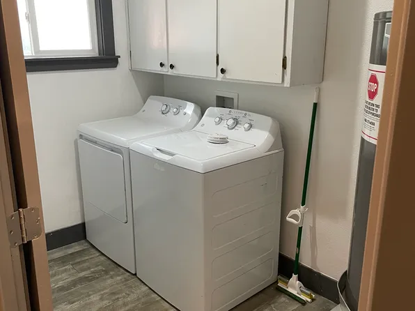 205 2nd St #A, Gaston, OR 97119