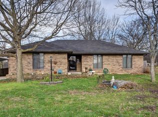829 S Barwick Pl, Willard, MO 65781