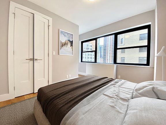 4th image of 305 E 47th St #15E