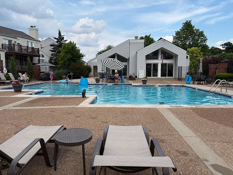 1716 Highview Circle Ct — Photo 26