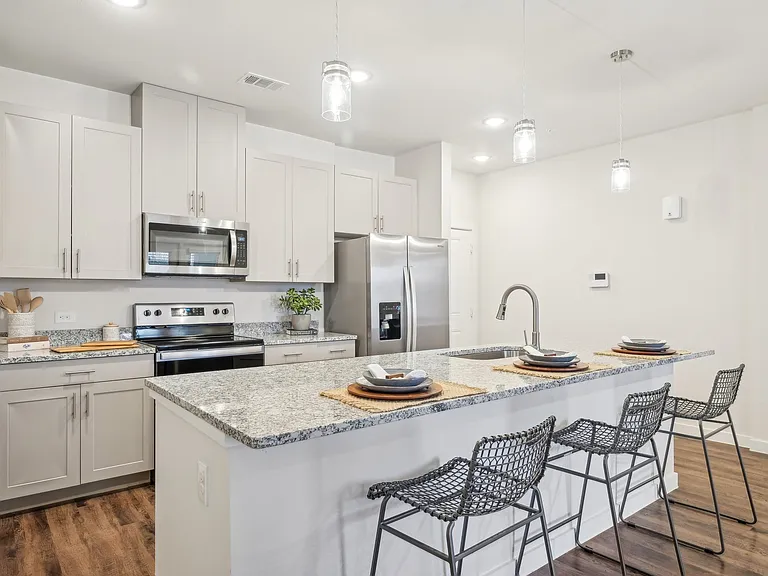 Luxia Rockwall Downes — Photo 13