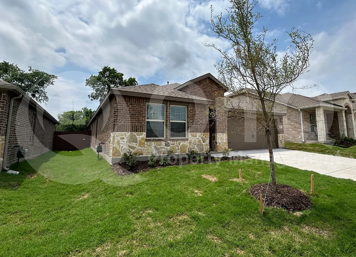 4 bed, 3.0 bath, 2060 sqft, $2,150 — Photo 1