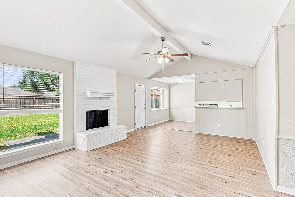 3 bed, 2.0 bath, 1452 sqft, $1,665 — Photo 4