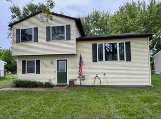 9936 Green Dr, Windham, OH 44288