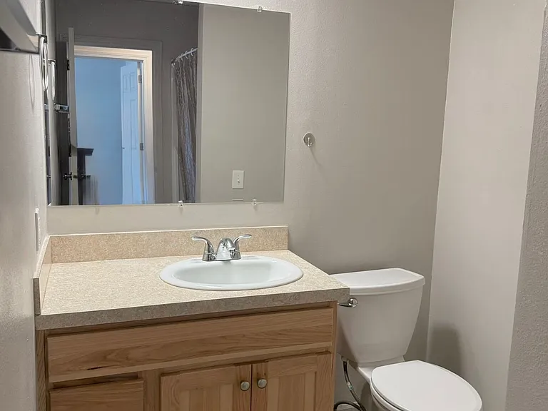 Willow Lake Apartments — Photo 8