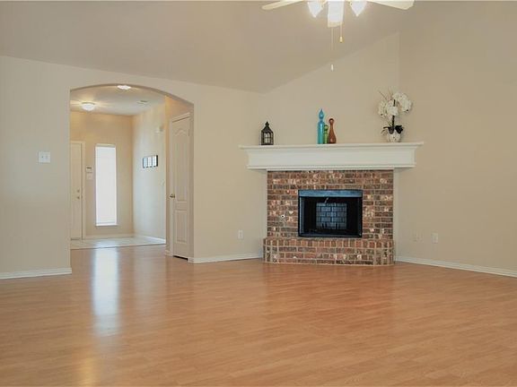 3rd image of 2310 Monarch Dr