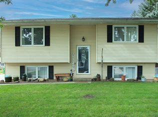 4760 Edgebrook Dr, Waterloo, IA 50701