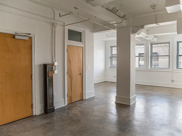 1525 Broadway — Photo 14