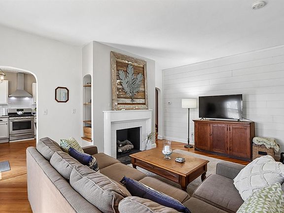 3rd image of 410 Ella St