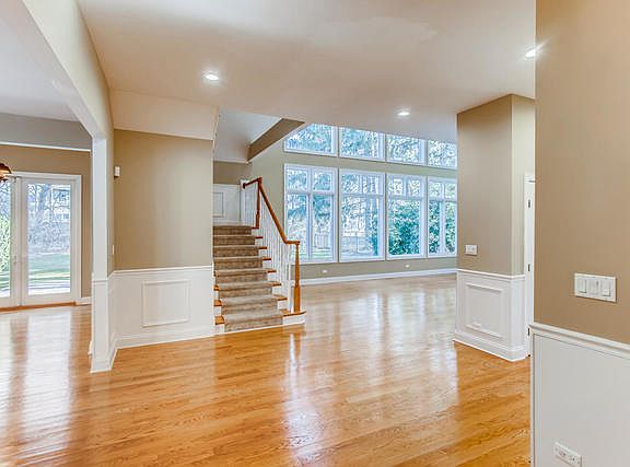 5th image of 18 Essex Ln