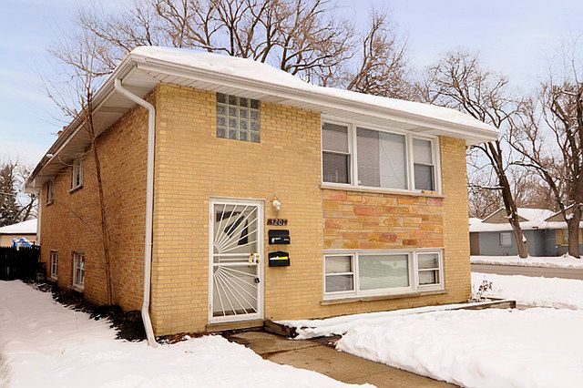 1st image of 3201 W Armitage Ave