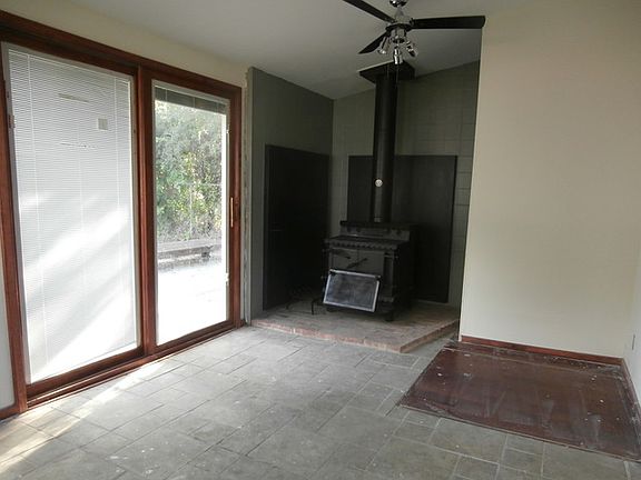 4th image of 908 W Fisk Ave