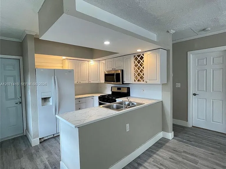 820 SE 12th St #2 — Photo 9