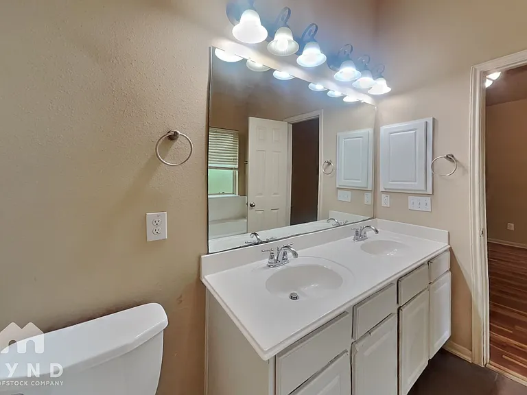 1411 Cameron Park Ln — Photo 12