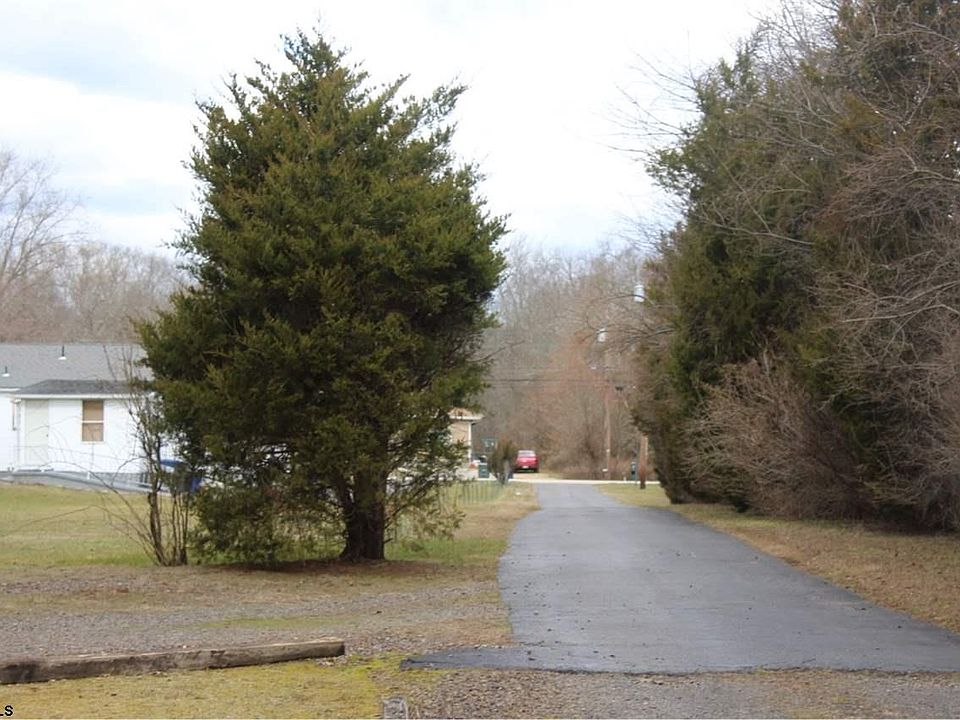 2nd image of 770 Dutch Mill Rd