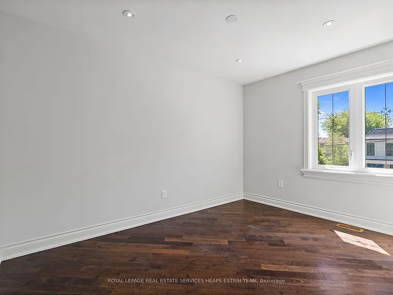 110 Parklea Dr — Photo 16