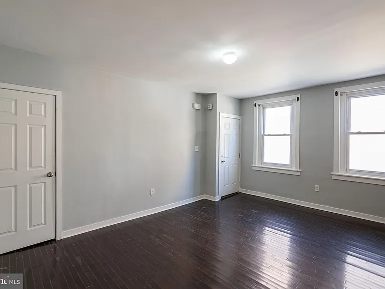 1249 S 21st St #1R — Photo 4