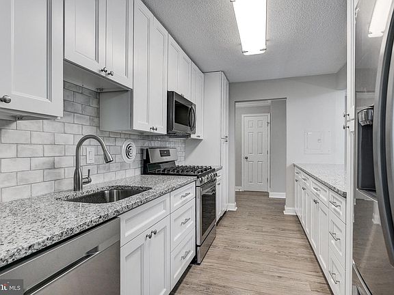 3rd image of 4 Monroe St APT 205