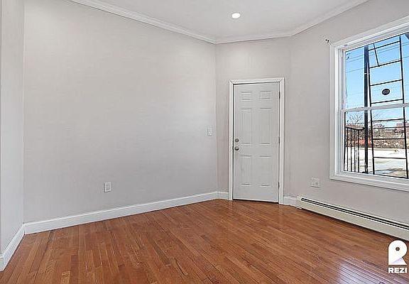 4th image of 900A E 213th St #2F