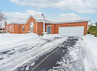 4850 Waterford Pl, Lockport, NY 14094