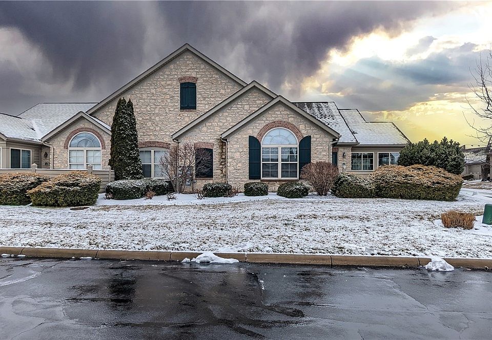 1st image of 2739 Canterbury Cir #D