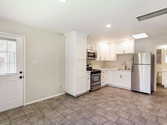 5th image of 560 Beresford Ave #A