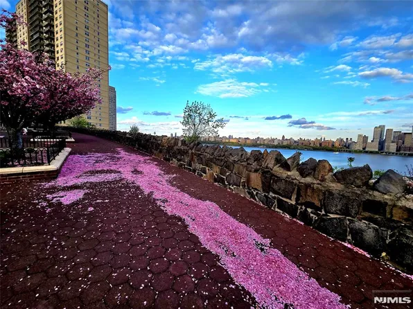 6600 Boulevard E #15F, West New York, NJ 07093
