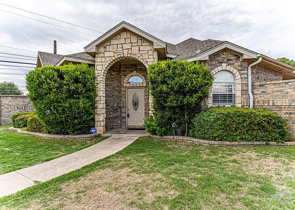 1st image of 15 Emerald Gardens Dr