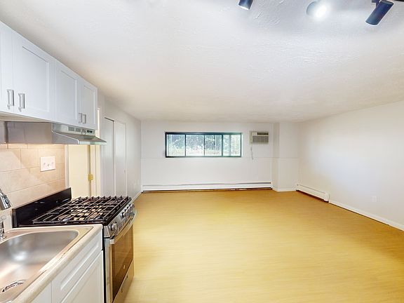 2nd image of 87-89 Lake St #89-4