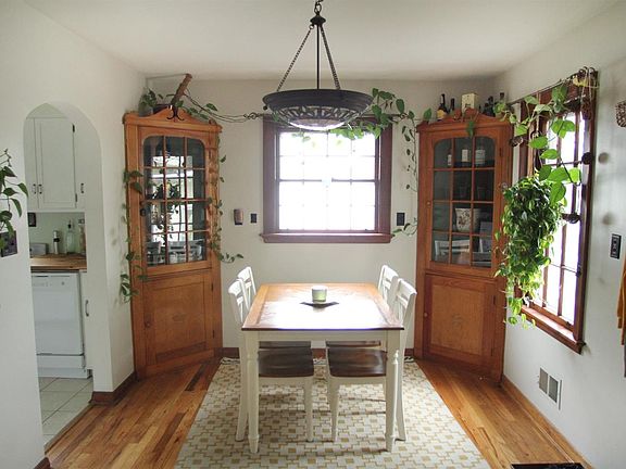 3rd image of 627 Tyler Ave