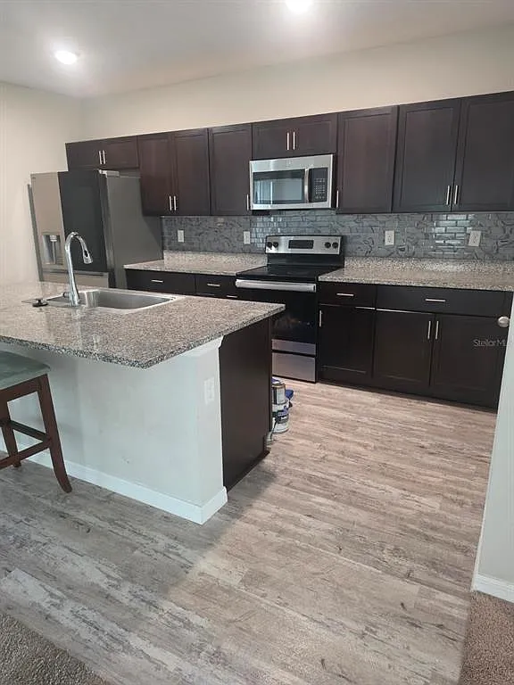 4 bed, 2.5 bath, 2301 sqft, $3,300 — Photo 3