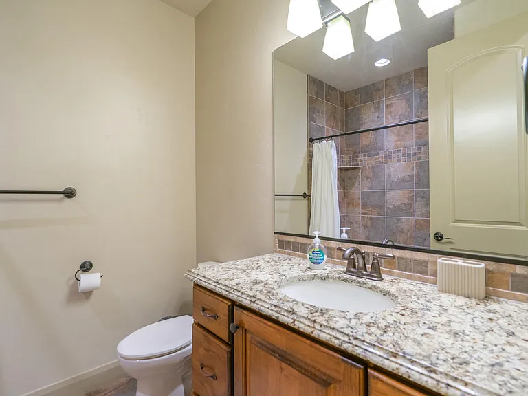 2212 S Chippenham Ct — Photo 38