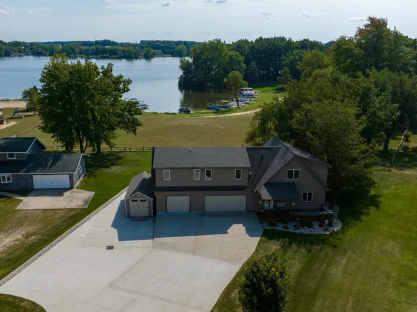 1083 Lincoln Dr, Lake Isabella, MI 48893