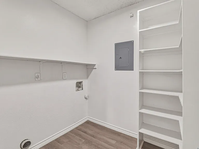 402 Tedder St — Photo 12