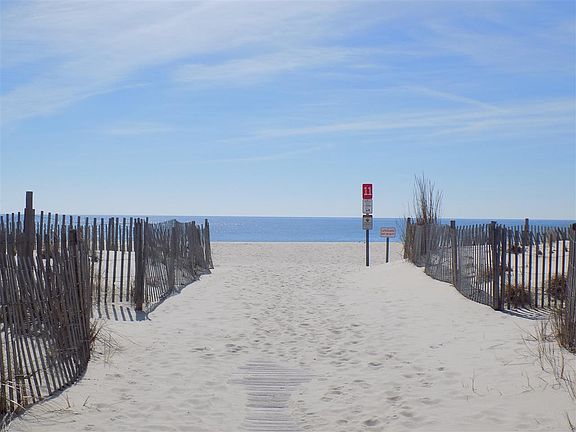 5th image of 819 Beach Ave APT 2I