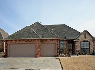 112 Stone Creek Rd, Oklahoma City, OK 73130