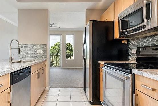 4th image of 533 NE 3rd Ave APT 350
