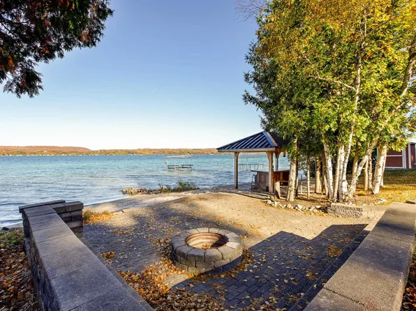 6019 Crystal Ave, Beulah, MI 49617