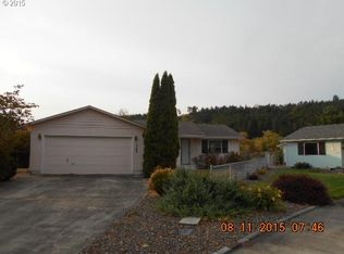 369 S Grove Ln, Sutherlin, OR 97479