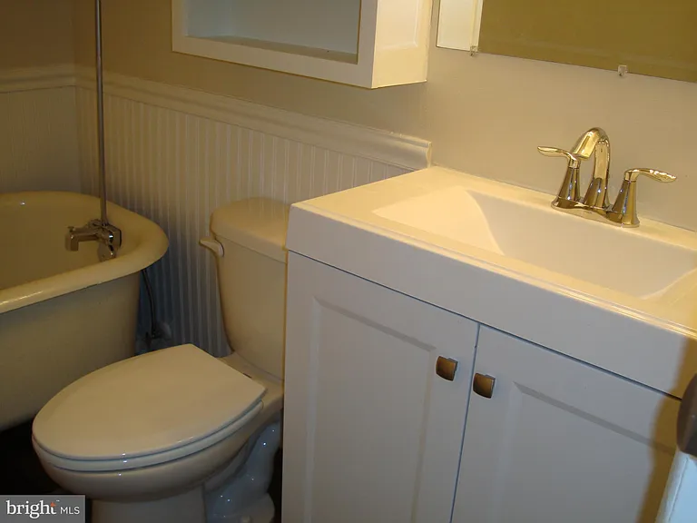 204 Cameron St — Photo 18