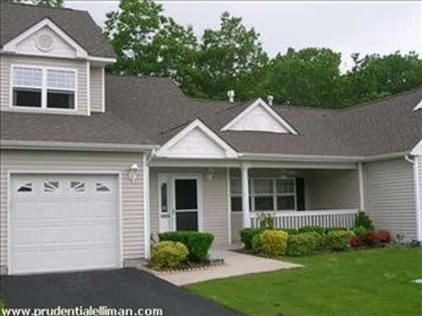 2503 Pebble Beach Path, Riverhead, NY 11901